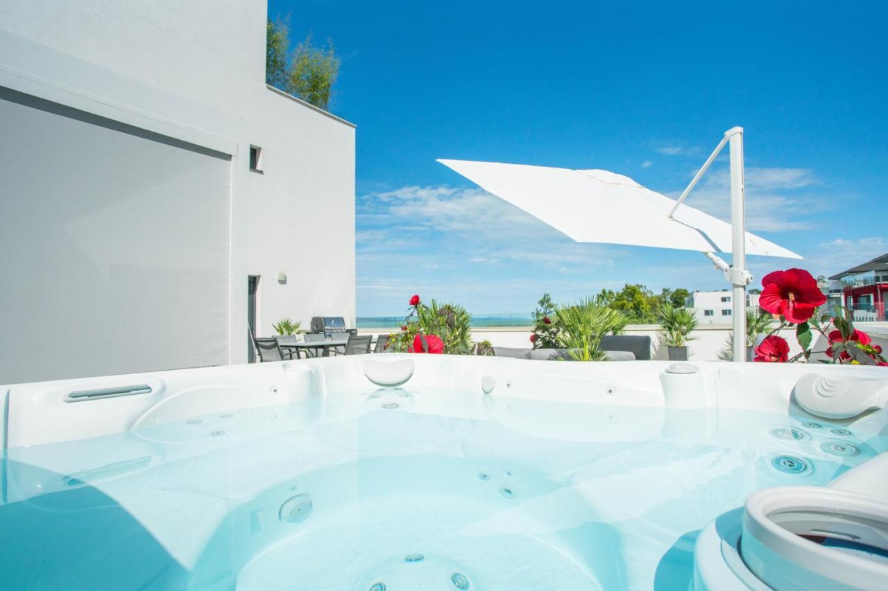 Sunset Resort - Lakeside Boutique Apartments Fonyód Rum bild