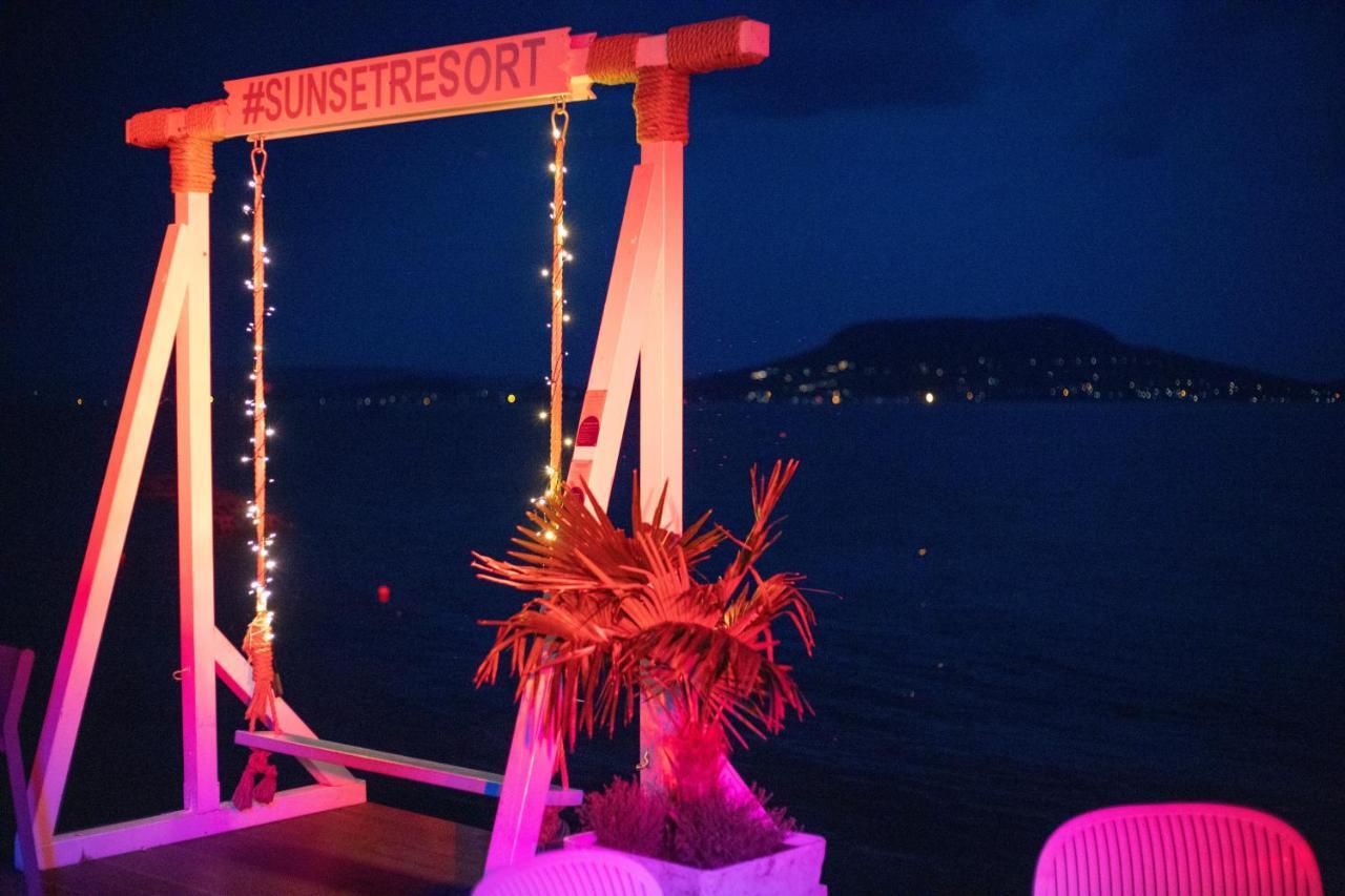 Sunset Resort - Lakeside Boutique Apartments Fonyód Exteriör bild